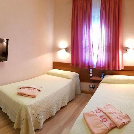 Hostal De La Torre Hostal Economico Valladolid Zewnętrze zdjęcie