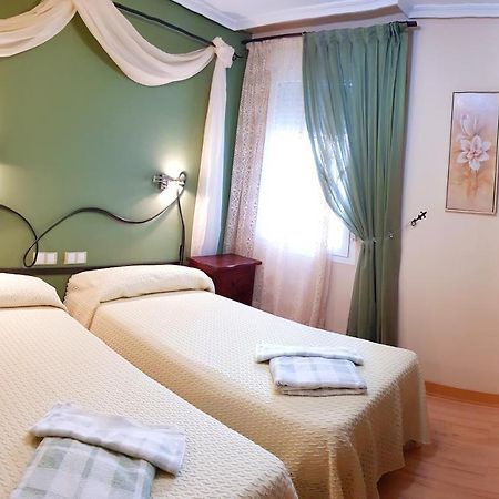 Hostal De La Torre Hostal Economico Valladolid Zewnętrze zdjęcie