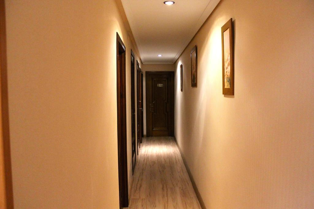 Hostal De La Torre Hostal Economico Valladolid Zewnętrze zdjęcie