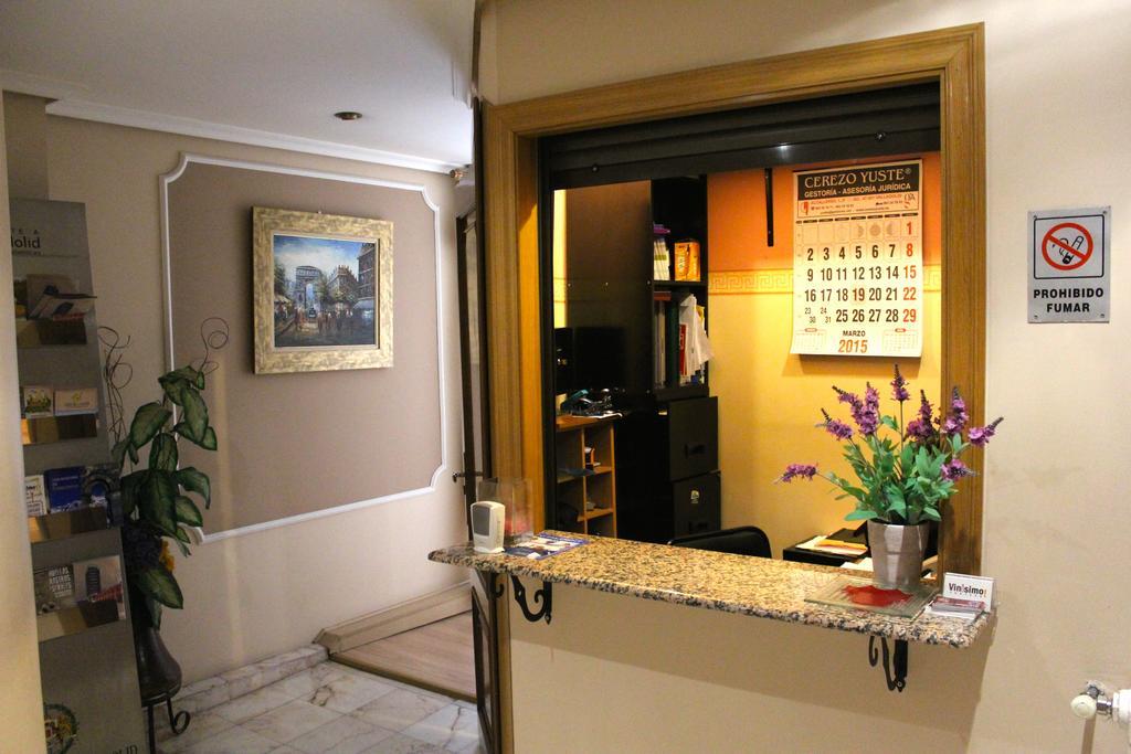 Hostal De La Torre Hostal Economico Valladolid Zewnętrze zdjęcie