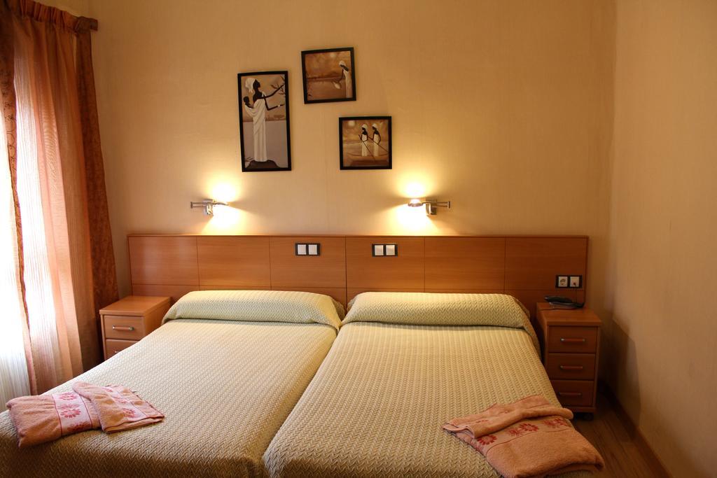 Hostal De La Torre Hostal Economico Valladolid Pokój zdjęcie