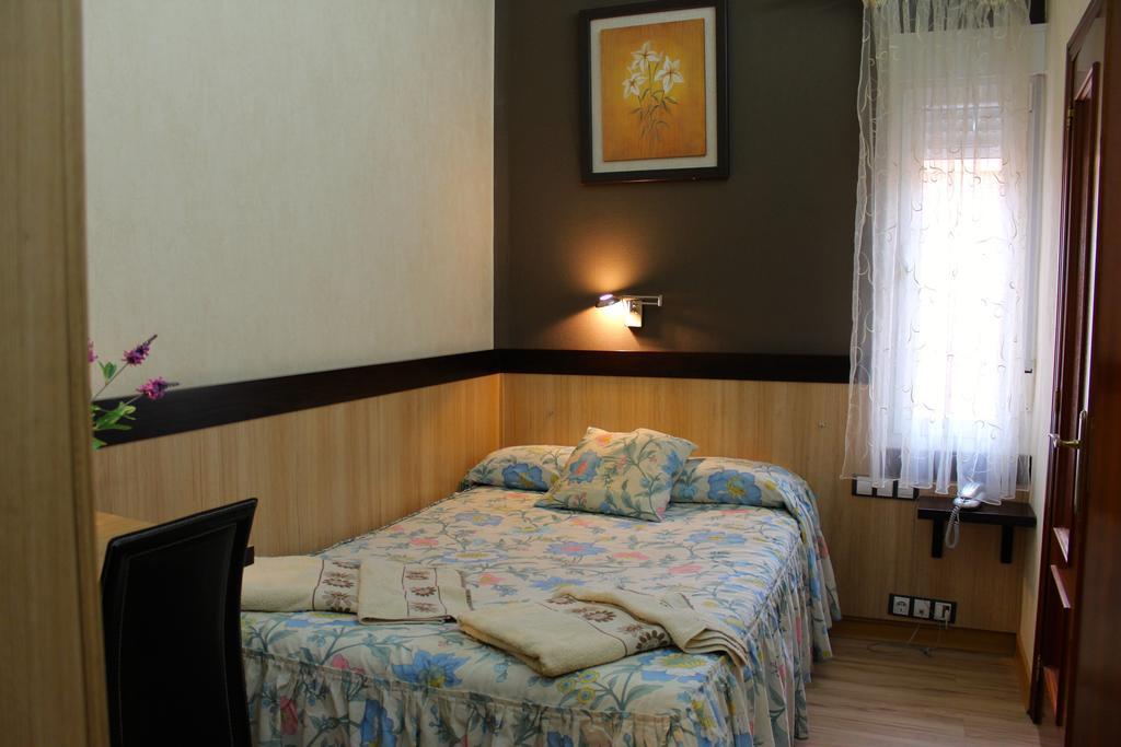 Hostal De La Torre Hostal Economico Valladolid Pokój zdjęcie