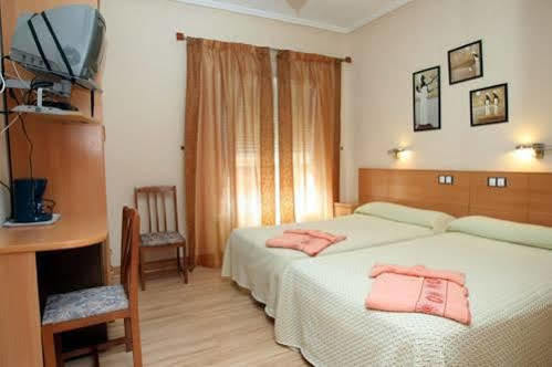 Hostal De La Torre Hostal Economico Valladolid Zewnętrze zdjęcie