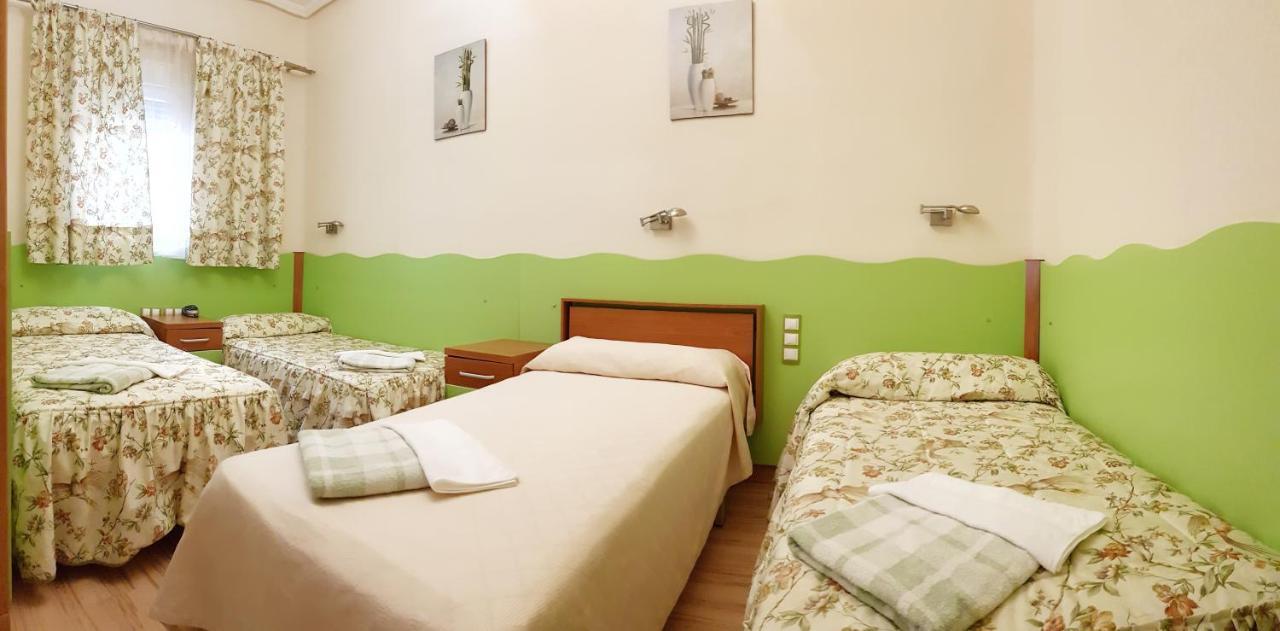 Hostal De La Torre Hostal Economico Valladolid Zewnętrze zdjęcie